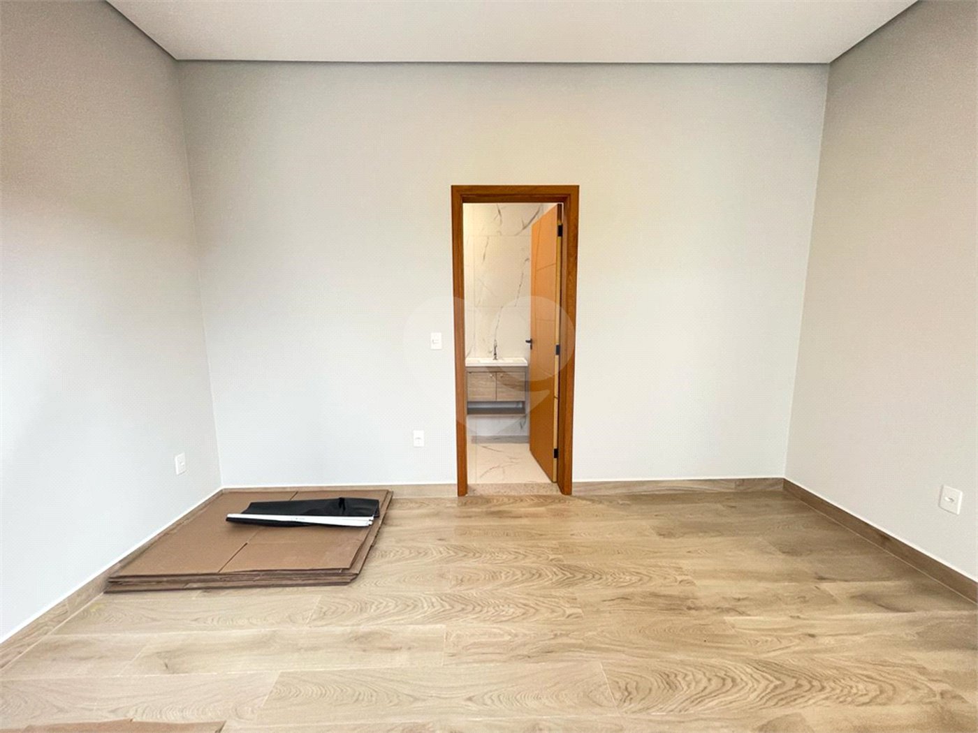 Casa à venda com 3 quartos, sendo 1 suíte, no condomínio Horto Florestal Iii, Sorocaba - SP