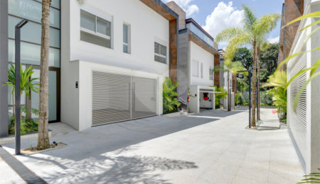 Casa à venda com 4 quartos, sendo 3 suítes,  no condomínio Jardim Flora, São Paulo - SP