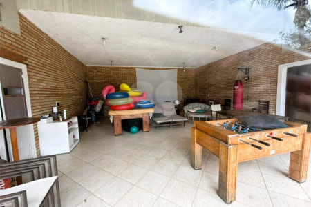 Casa à venda com 4 quartos, sendo 3 suítes, no condomínio Village da Serra, Araçoiaba da Serra - SP