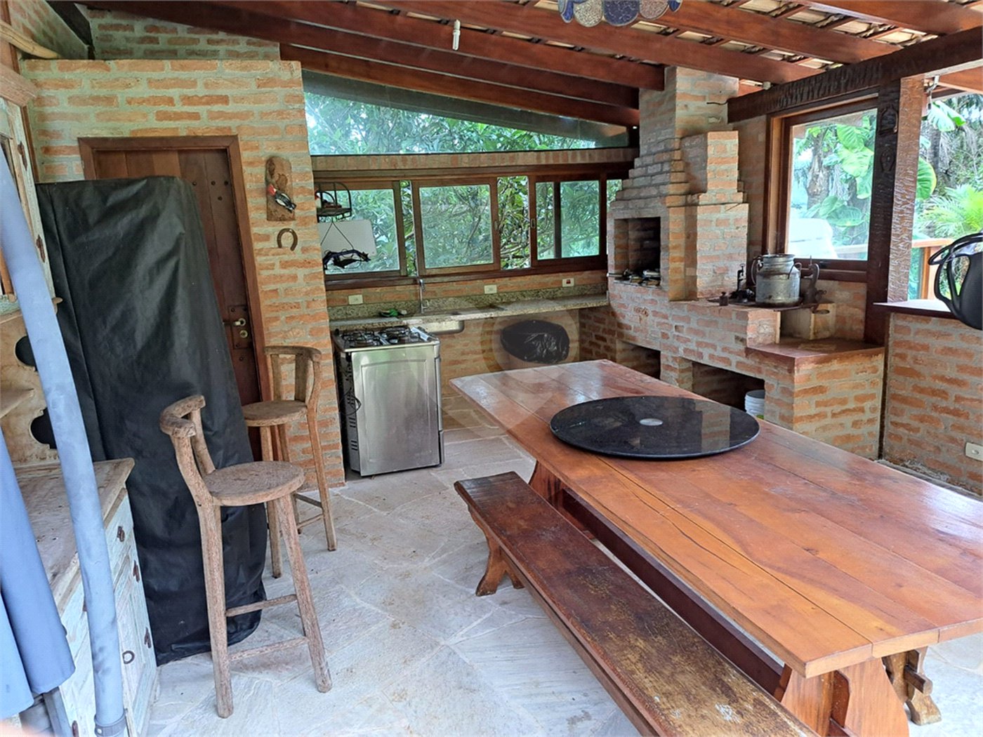 Casa à venda ou para alugar com 3 quartos, sendo 1 suíte,  no condomínio Parque Petrópolis 4 Secção, Mairiporã - SP