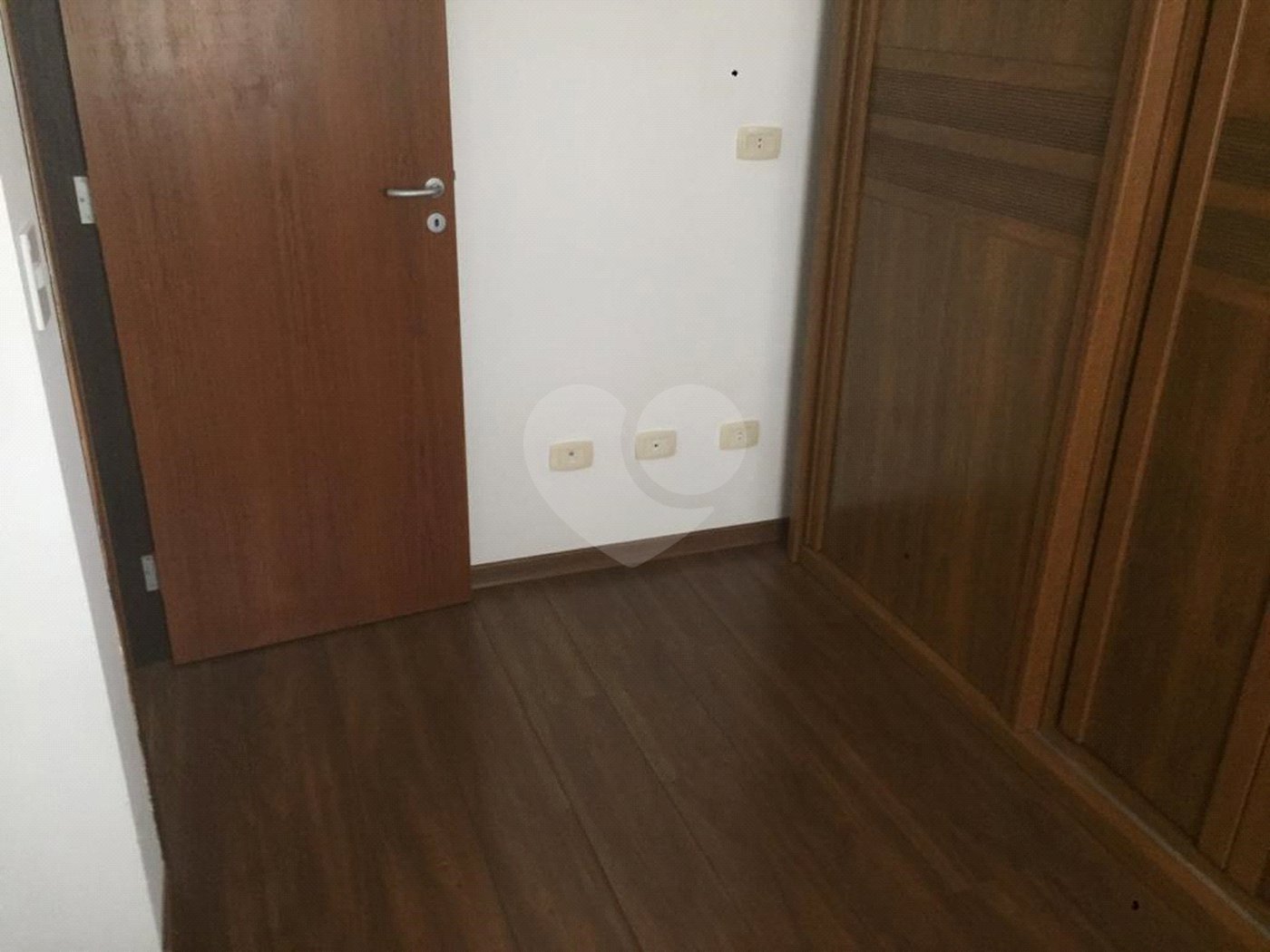 Casa à venda com 3 quartos, sendo 1 suíte, no condomínio Morada do Horto, São Paulo - SP