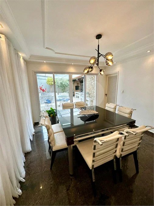 Casa de Alto Padrão à Venda no Parque dos Pássaros – 350 m²
