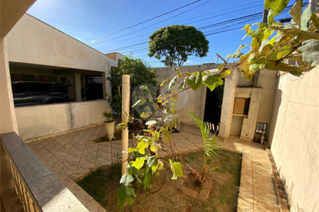Casa/sobrado para venda com piscina no Santa Felícia Jardim