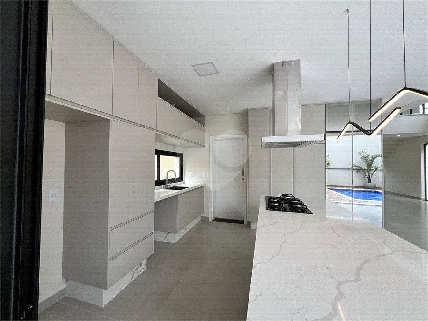 Casa à venda com 4 suítes no condomínio Mont Blanc, Sorocaba - SP