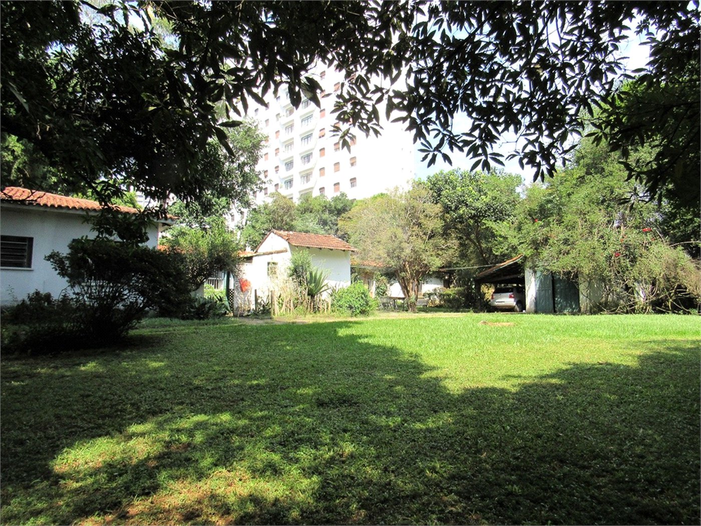Terreno à venda com 1 quarto, sendo 3 suítes, em Granja Julieta, São Paulo, SP