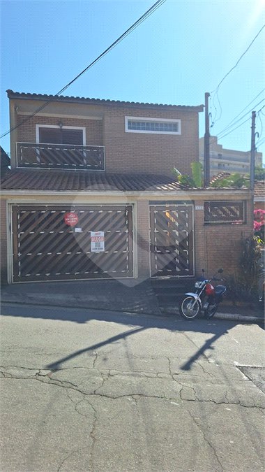 Sobrado para alugar com 4 quartos, sendo 3 suítes, em Vila Nivi, São Paulo, SP