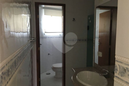 Sobrado à venda ou para alugar com 3 quartos, sendo 1 suíte, em Dos Casa, São Bernardo do Campo, SP