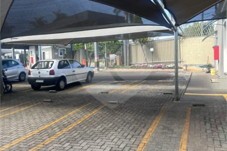 APARTAMENTO NO TÉRREO com Quintal.