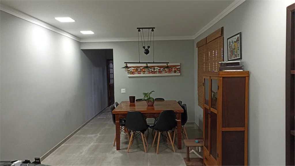 OPORTUNIDADE: SOBRADO REFORMADO NA GRANJA VIANA – AO LADO DO COLÉGIO ADVENTISTA