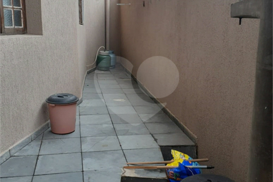 Casa com salão adjacente gerando renda!