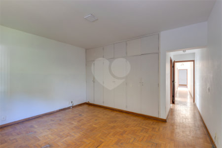Sobrado à venda com 3 quartos, sendo 1 suíte, em Alto da Boa Vista, São Paulo, SP
