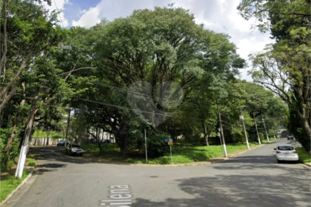 Casa na praça mais exclusiva da Cidade Jardim