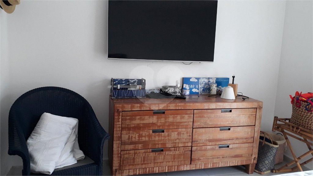 Casa à venda com 4 quartos, sendo 3 suítes, no condomínio Residencial Vila Esmeralda, São Sebastião - SP