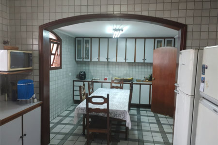 Casa à venda com 4 quartos, sendo 2 suítes, em Parque dos Príncipes, São Paulo, SP