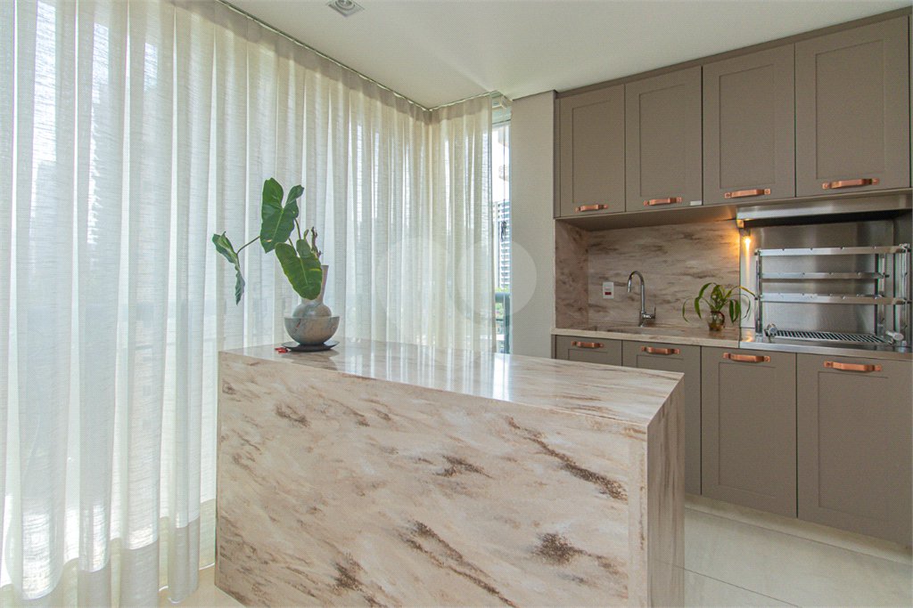 Apartamento à venda com 3 quartos, sendo 2 suítes, em Vila Nova Conceição, São Paulo, SP