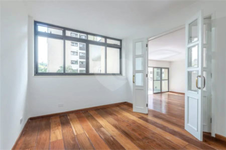 Apartamento à venda com 3 suítes em Real Parque, São Paulo, SP
