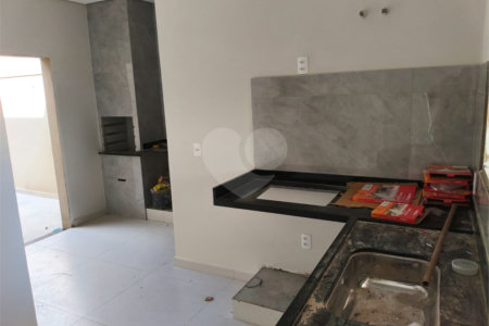 Casa à venda com 3 quartos, sendo 1 suíte, no condomínio Tivolli, Itapetininga - SP