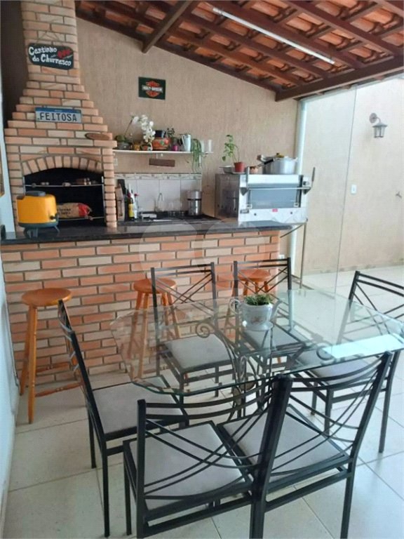 Sobrado à venda com 3 quartos, sendo 1 suíte, em Jardim Karolyne, Votorantim, SP