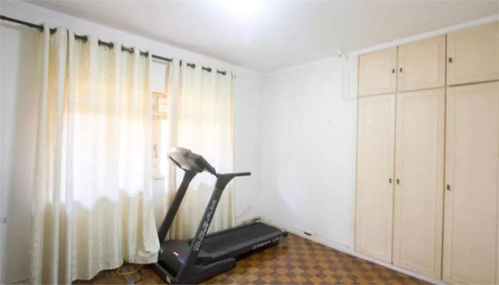 Sobrado à venda com 6 quartos, sendo 1 suíte, em Parque Maria Helena, São Paulo, SP