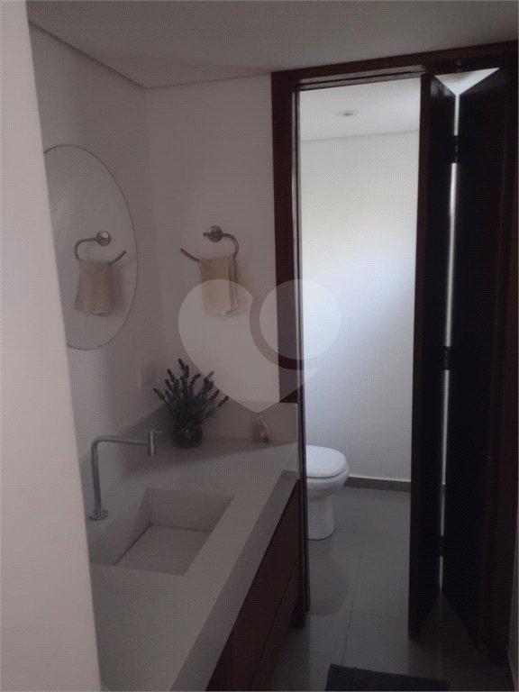 Casa à venda com 5 quartos, sendo 4 suítes, no condomínio Clube Florada Suzano, Suzano - SP