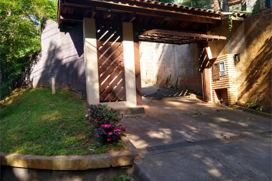 Sobrado à venda com 4 quartos, sendo 2 suítes, em Serra da Cantareira, Mairiporã, SP