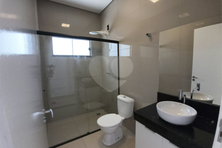 Casa à venda ou para alugar com 3 quartos, sendo 1 suíte, no condomínio Condomíno Helena Maria, Sorocaba - SP
