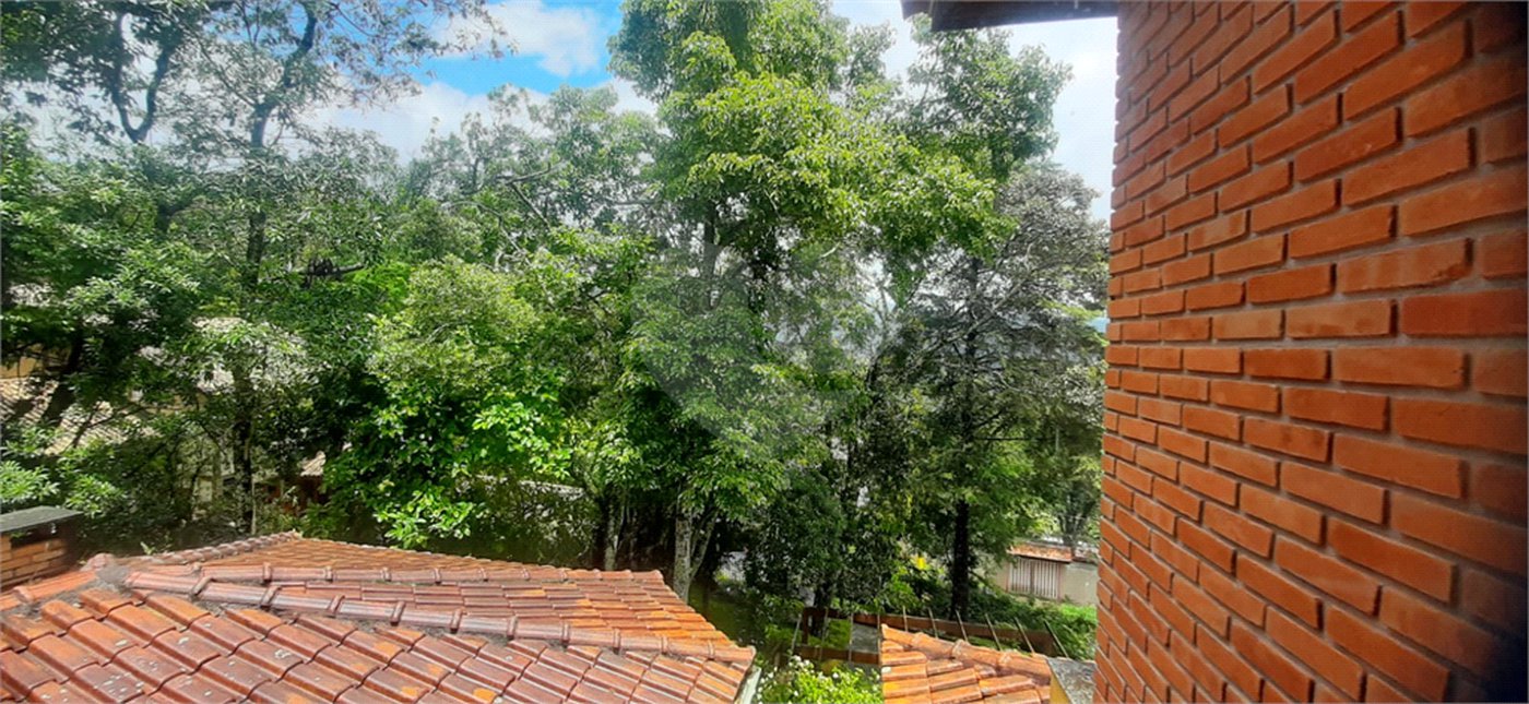 Casa à venda com 5 quartos, sendo 4 suítes, no condomínio Alpes da Cantareira, Mairiporã - SP