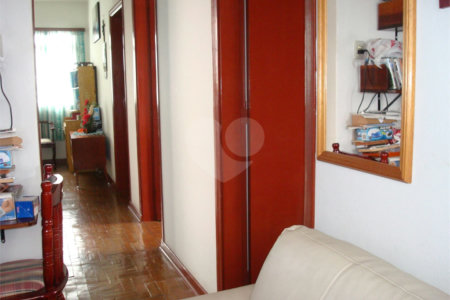 Sobrado à venda com 3 quartos em Vila Romanópolis, Ferraz de Vasconcelos, SP