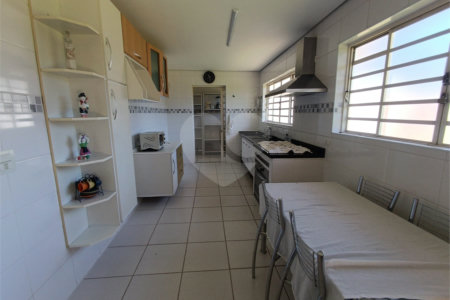 Chácara à venda com 4 quartos, sendo 1 suíte, em Vila Vilma (mailasqui), São Roque, SP
