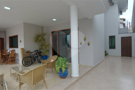 Sobrado à venda com 3 quartos, sendo 1 suíte, em Jardim Santa Rosália, Sorocaba, SP