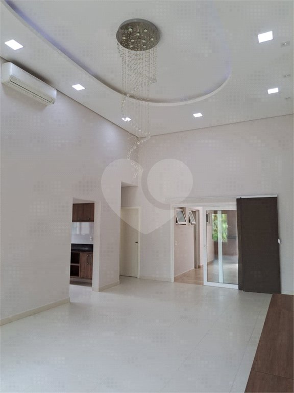 Casa à venda com 3 suítes no condomínio Residencial Terra Nobre, Indaiatuba - SP