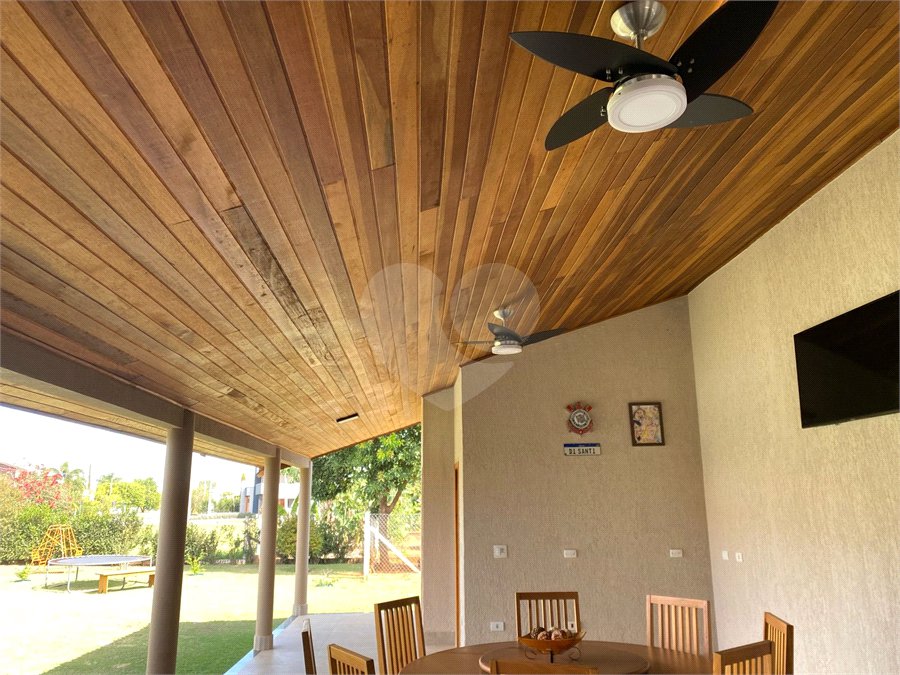 Casa à venda com 4 quartos, sendo 3 suítes, no condomínio Primavera, Salto - SP