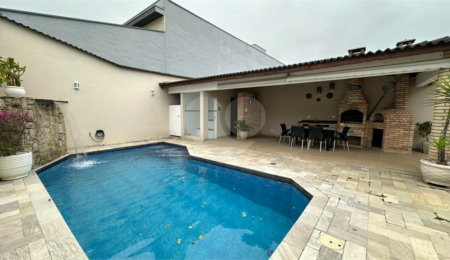 Casa à venda com 4 quartos, sendo 3 suítes,  em Vila Galvão, Guarulhos, SP