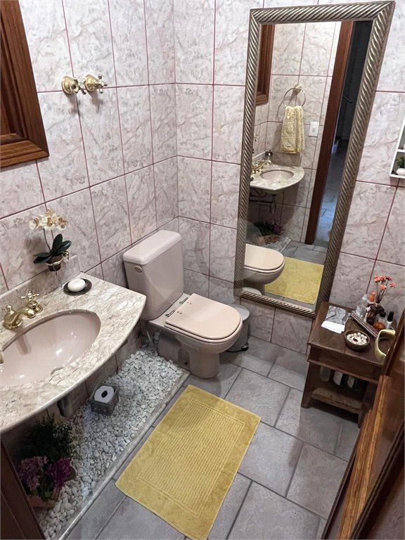 Casa à venda com 4 quartos, sendo 2 suítes, no condomínio Jornalista Américo Ariza, São Paulo - SP