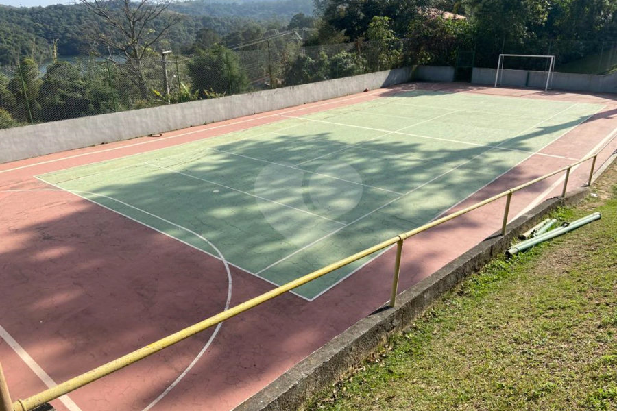 Casa à venda com 5 quartos, sendo 4 suítes, no condomínio Vilarejo Estoril, Mairiporã - SP