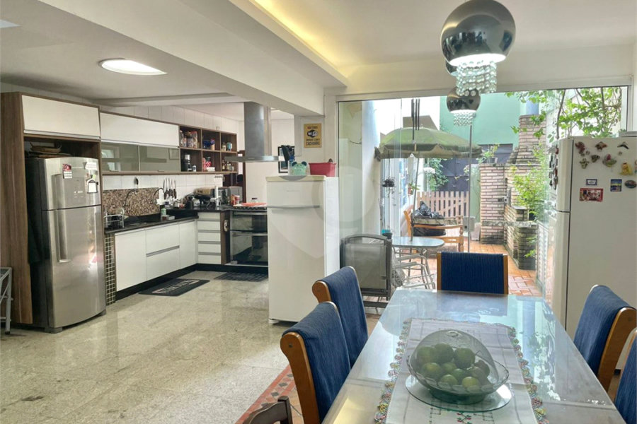 Sobrado à venda com 3 quartos, sendo 2 suítes, em Vila Mariana, São Paulo, SP