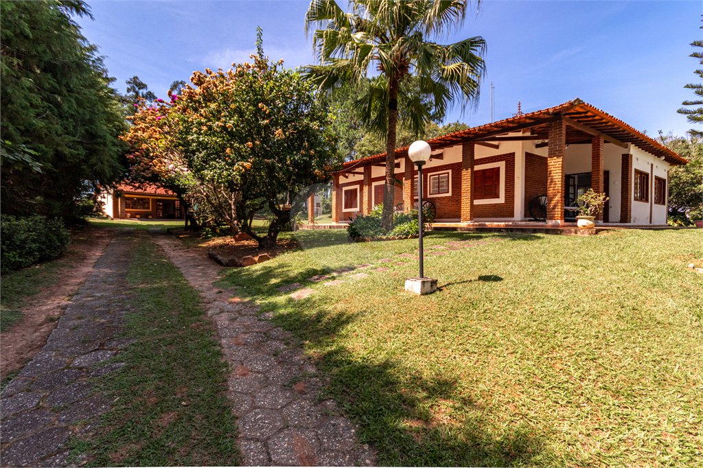 Chácara à venda com 5 quartos, sendo 2 suítes, em Vila São João, Sarapuí, SP