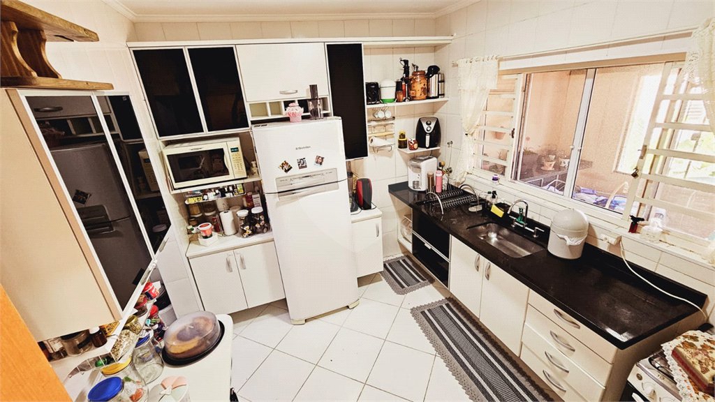 Casa à venda com 4 quartos, sendo 2 suítes, em Jardim Meny, São Roque, SP
