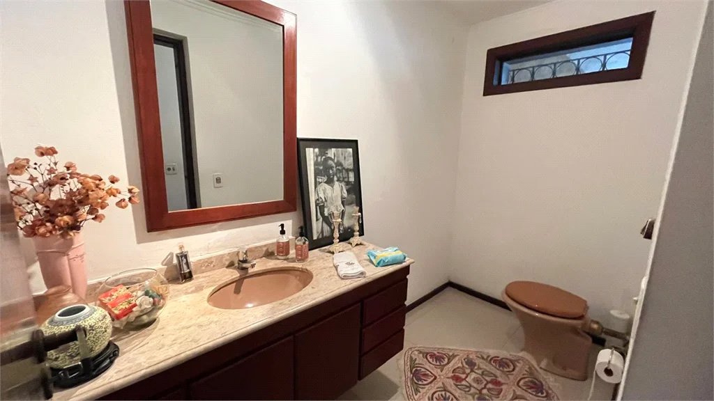 Casa à venda com 4 quartos, sendo 2 suítes,  em Lar São Paulo, São Paulo, SP
