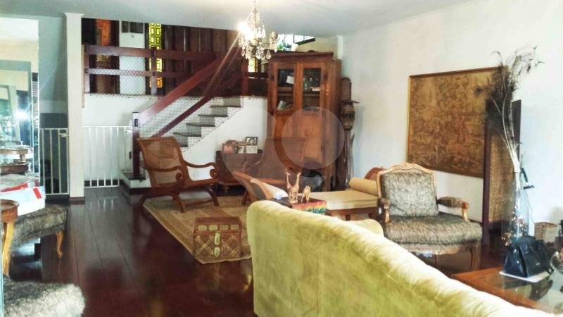Sobrado à venda com 4 quartos, sendo 2 suítes, em Alto da Boa Vista, São Paulo, SP