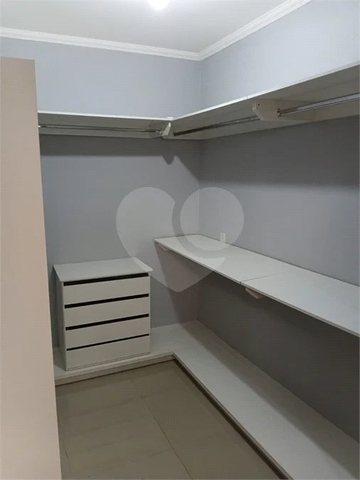 Casa à venda com 3 quartos, sendo 1 suíte,  no condomínio Residencial Eldorado, São Carlos - SP