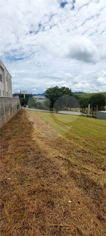 Terreno à venda no condomínio Figueira Garden, Atibaia - SP