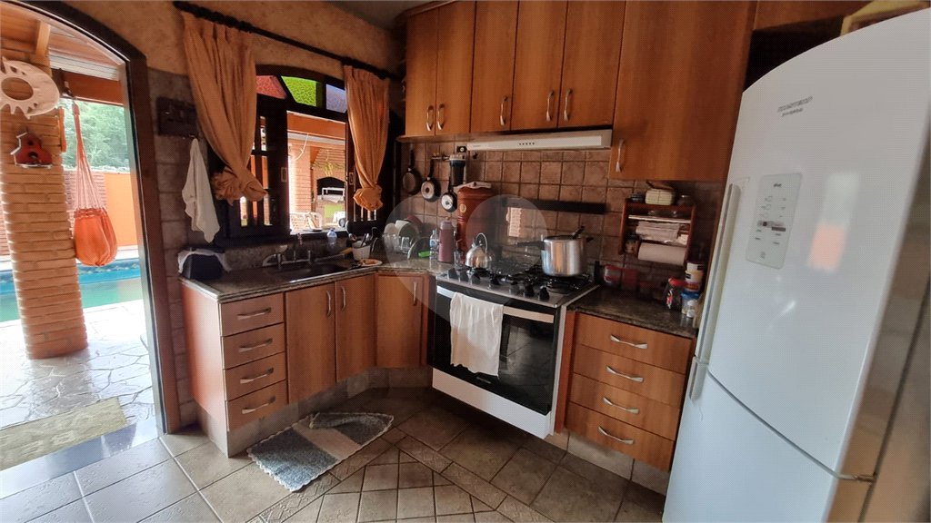 Casa à venda com 4 quartos, sendo 2 suítes, no condomínio Aruã Eco Park, Mogi das Cruzes - SP