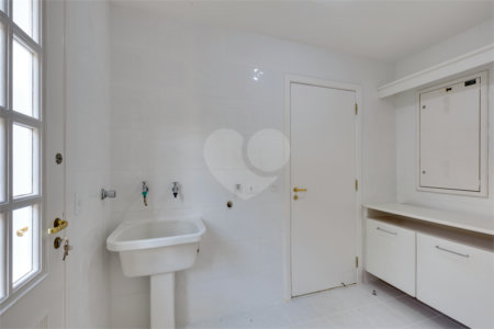 Casa para alugar com 4 quartos, sendo 2 suítes, no condomínio Cassiano Ricardo, São Paulo - SP