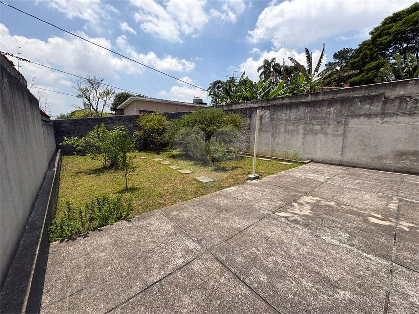 Casa Térrea à venda com 3 quartos, sendo 1 suíte,  em Vila Áurea, Poá, SP