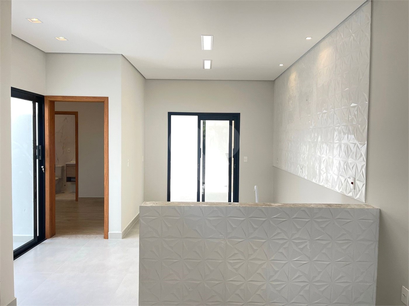Casa à venda com 3 quartos, sendo 1 suíte, no condomínio Horto Florestal Iii, Sorocaba - SP