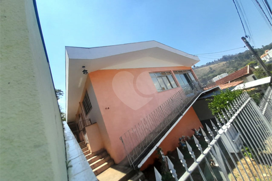 Casa à venda com 3 quartos, sendo 1 suíte, no Centro, Serra Negra, SP