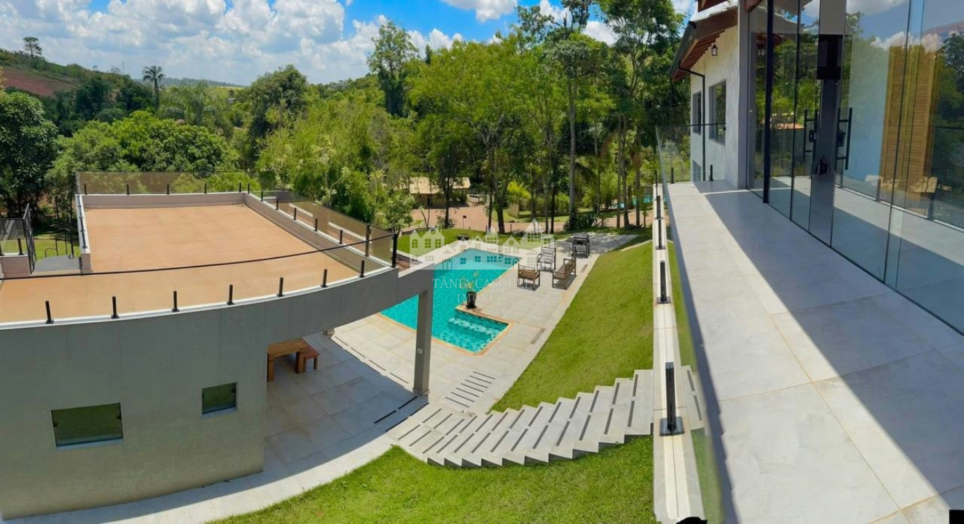 Casa à venda com 4 suítes no condomínio Portal Ouro Verde, Atibaia - SP