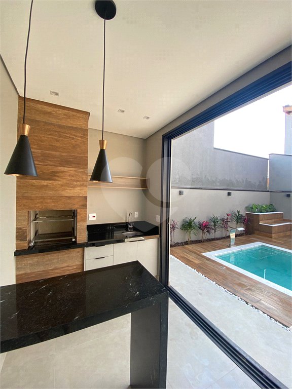 Casa à venda com 3 suítes no condomínio Terras da Estancia, Paulínia - SP