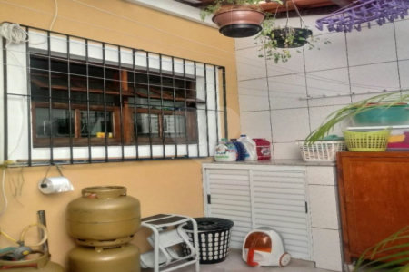 Casa à venda com 3 quartos, sendo 1 suíte, no condomínio Alcides Moreira, São Paulo - SP